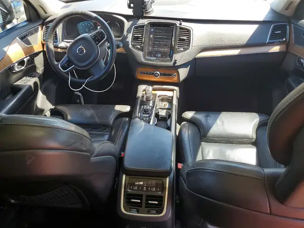 YV4BC0PLXH1167663 2017 VOLVO XC90 - Image 8