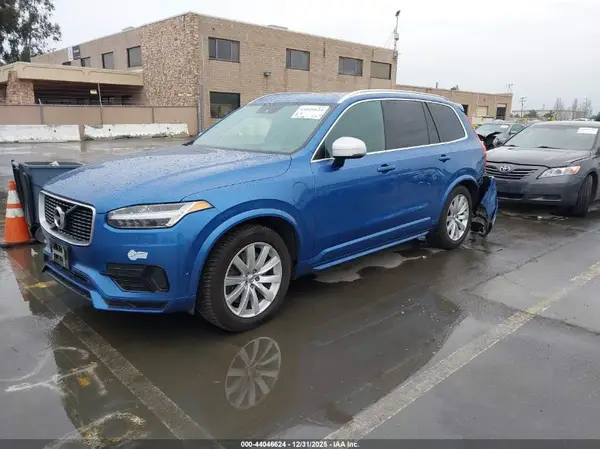 YV4BC0PM8G1066807 2016 VOLVO XC90 - Image 2