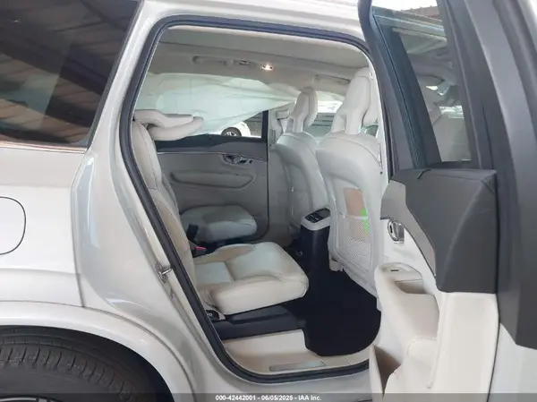 YV4BR00L0M1738323 2021 VOLVO XC90 - Image 8