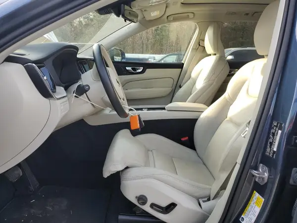 2022 VOLVO XC60 auction photo 7