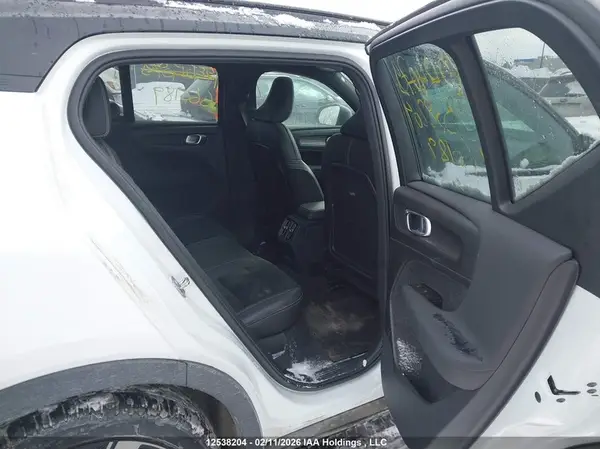 YV4ED3UB1N2660189 2022 VOLVO XC40 - Image 8