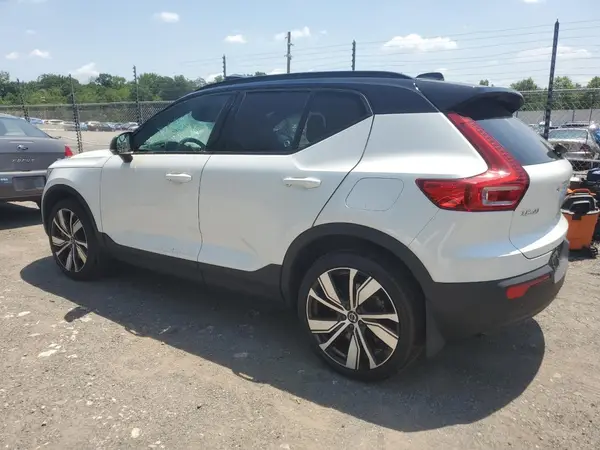 YV4ED3UB1N2718754 2022 VOLVO XC40 - Image 2
