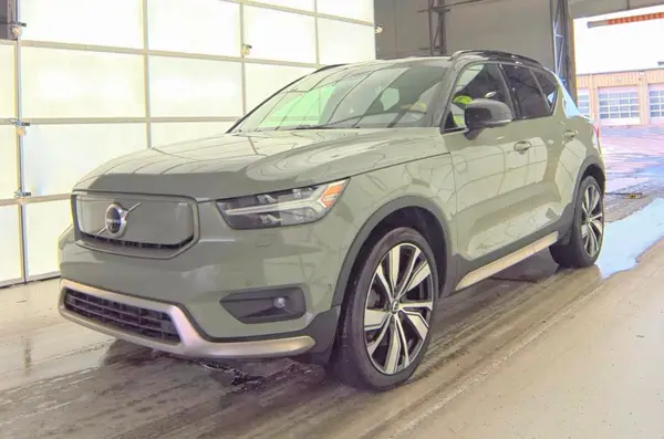 YV4ED3UB1N2758705 2022 VOLVO XC40 - Image 2