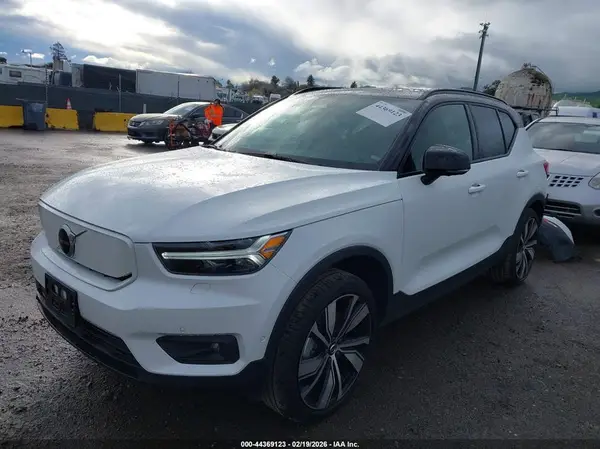 YV4ED3UB3N2700319 2022 VOLVO XC40 - Image 2
