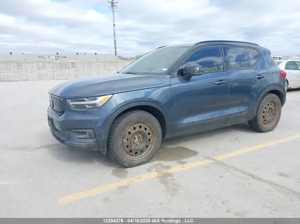 YV4ED3UB3N2731098 2022 VOLVO XC40 - Image 2