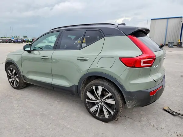 YV4ED3UB3N2769334 2022 VOLVO XC40 - Image 2