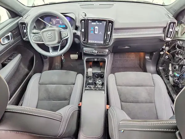 YV4ED3UB3N2769334 2022 VOLVO XC40 - Image 8