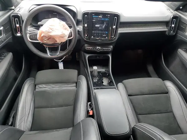 YV4ED3UB8N2657922 2022 VOLVO XC40 - Image 8