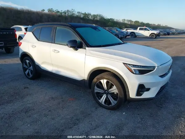 YV4ED3UL1P2962660 2023 VOLVO XC40 - Image 1
