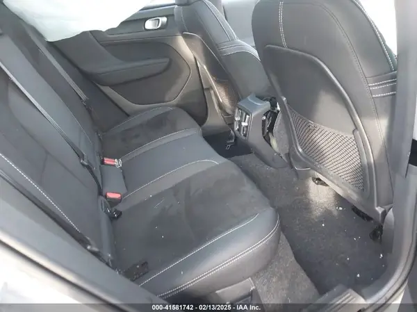 YV4ED3UL3P2096900 2023 VOLVO XC40 - Image 8