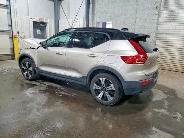 YV4ED3UL3P2102839 2023 VOLVO XC40 - Image 2