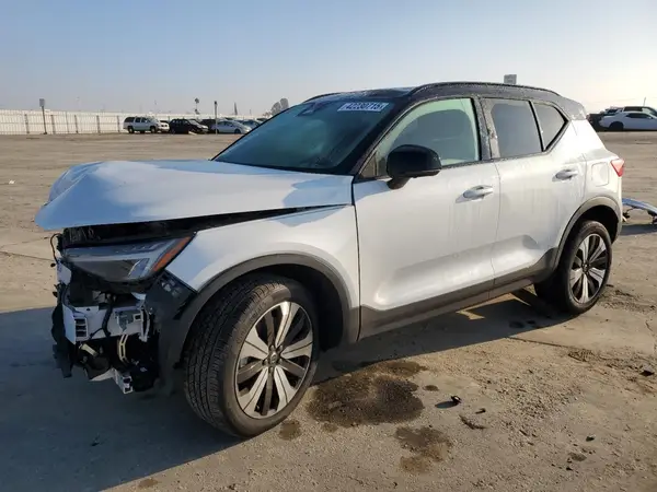 YV4ED3UL4P2017590 2023 VOLVO XC40 - Image 1