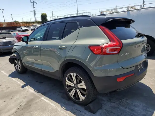 YV4ED3UL4P2108035 2023 VOLVO XC40 - Image 2