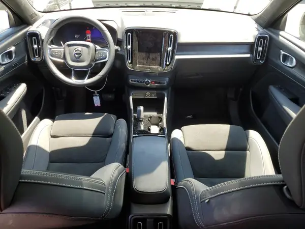 YV4ED3UL4P2108035 2023 VOLVO XC40 - Image 8