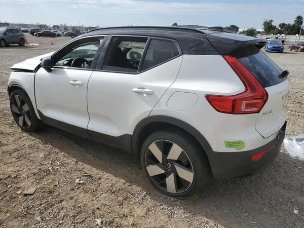 YV4ED3UM0P2018258 2023 VOLVO XC40 - Image 2
