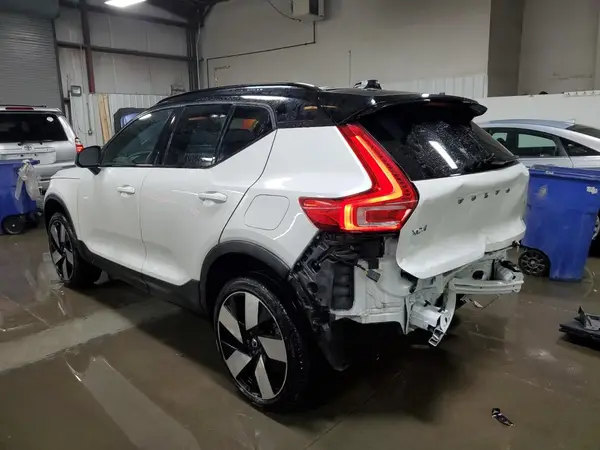 YV4ED3UM0P2049493 2023 VOLVO XC40 - Image 2