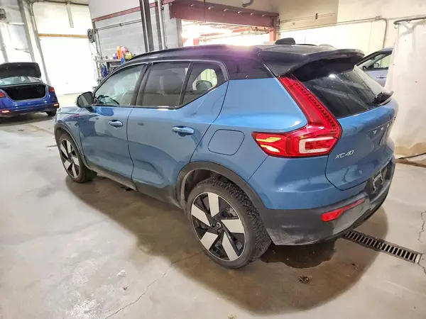 YV4ED3UM0P2990071 2023 VOLVO XC40 - Image 2