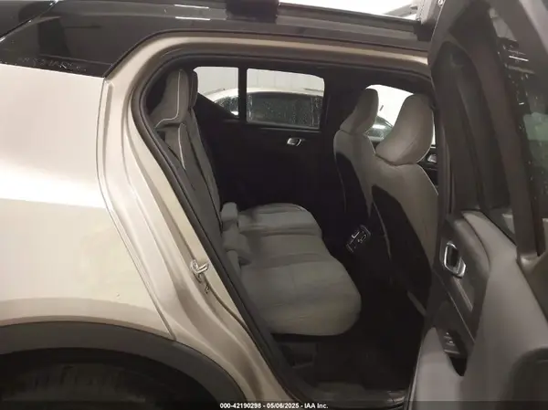 YV4ED3UM1P2023016 2023 VOLVO XC40 - Image 8