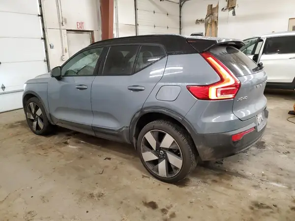 YV4ED3UM1P2029494 2023 VOLVO XC40 - Image 2