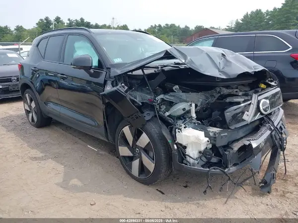 YV4ED3UM1P2035893 2023 VOLVO XC40 - Image 1