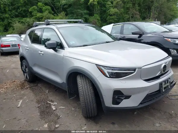 YV4ED3UM1P2058851 2023 VOLVO XC40 - Image 1