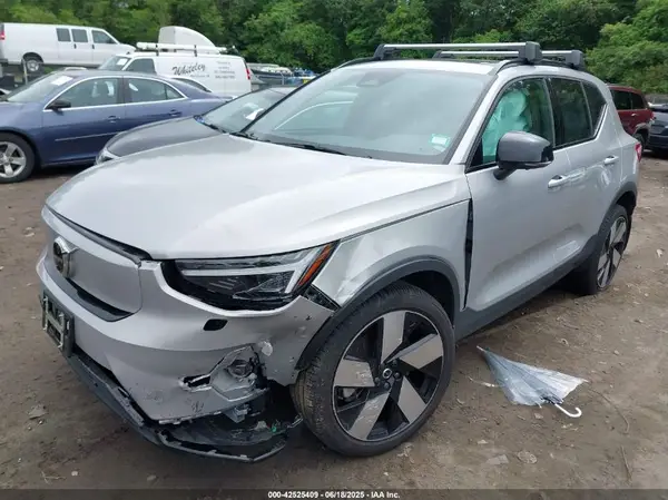 YV4ED3UM1P2058851 2023 VOLVO XC40 - Image 2