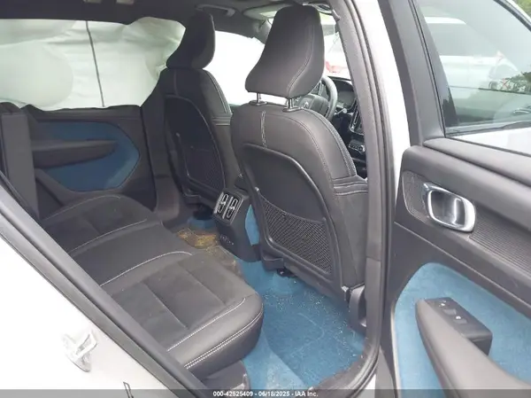 YV4ED3UM1P2058851 2023 VOLVO XC40 - Image 8