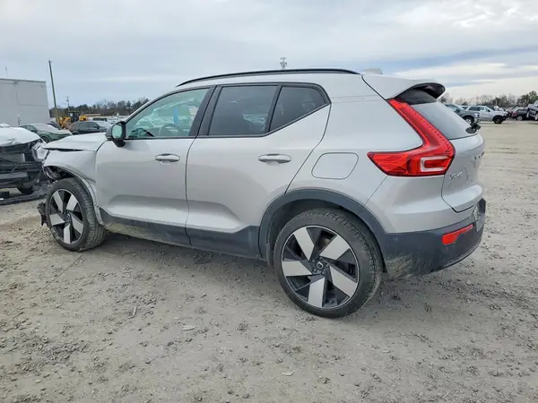 YV4ED3UM1P2087802 2023 VOLVO XC40 - Image 2
