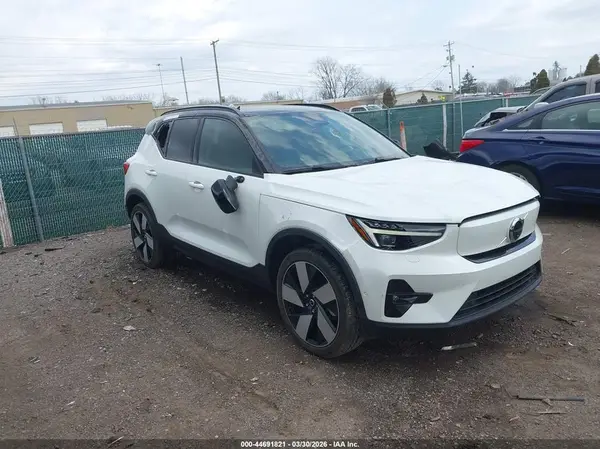 YV4ED3UM2P2082317 2023 VOLVO XC40 - Image 1