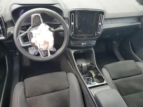 YV4ED3UM3P2013538 2023 VOLVO XC40 - Image 8