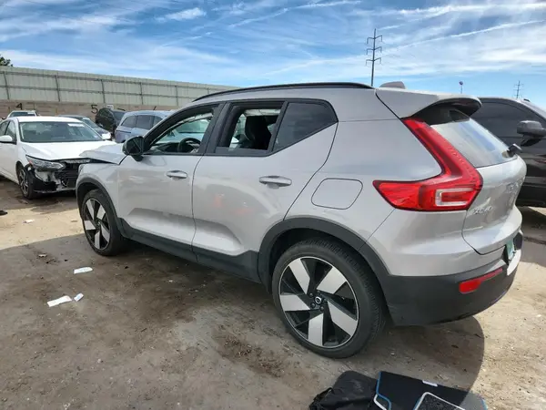 YV4ED3UM3P2956688 2023 VOLVO XC40 - Image 2