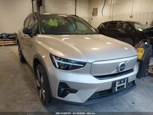 YV4ED3UM4P2052302 2023 VOLVO XC40 - Image 1