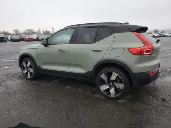 YV4ED3UM4P2082268 2023 VOLVO XC40 - Image 2