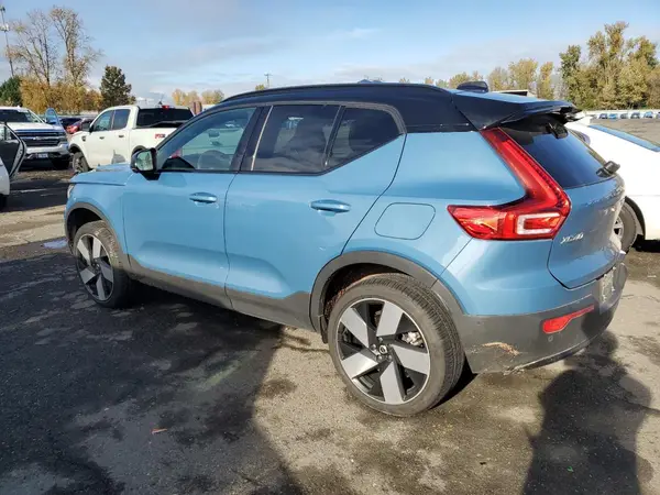 YV4ED3UM4P2085249 2023 VOLVO XC40 - Image 2