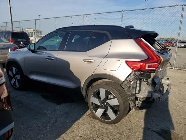 YV4ED3UM6P2031208 2023 VOLVO XC40 - Image 2
