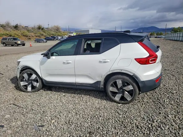 YV4ED3UM6P2082188 2023 VOLVO XC40 - Image 2