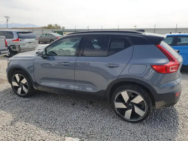 YV4ED3UM6P2990737 2023 VOLVO XC40 - Image 2