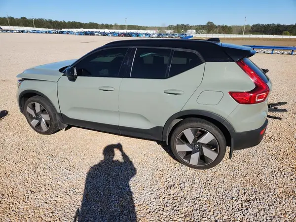 YV4ED3UM7P2048096 2023 VOLVO XC40 - Image 2