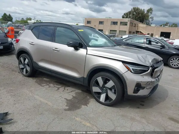 YV4ED3UM8P2070625 2023 VOLVO XC40 - Image 1