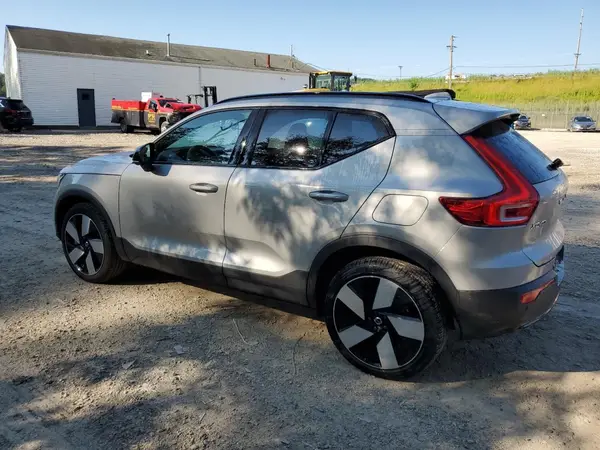 YV4ED3UM8P2946867 2023 VOLVO XC40 - Image 2