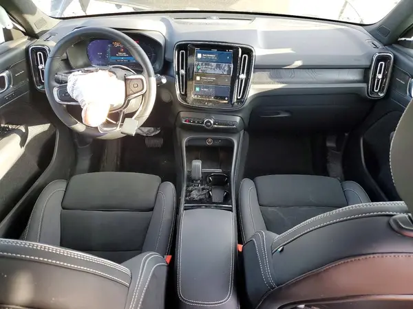 YV4ED3UM9P2002527 2023 VOLVO XC40 - Image 8