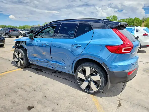 YV4ED3UM9P2072464 2023 VOLVO XC40 - Image 2