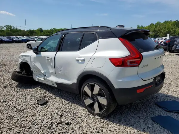 YV4ED3UM9P2094576 2023 VOLVO XC40 - Image 2