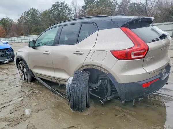 YV4ED3UM9P2977447 2023 VOLVO XC40 - Image 2