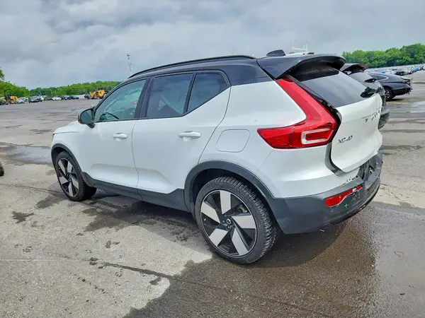 YV4ED3UMXP2023337 2023 VOLVO XC40 - Image 2