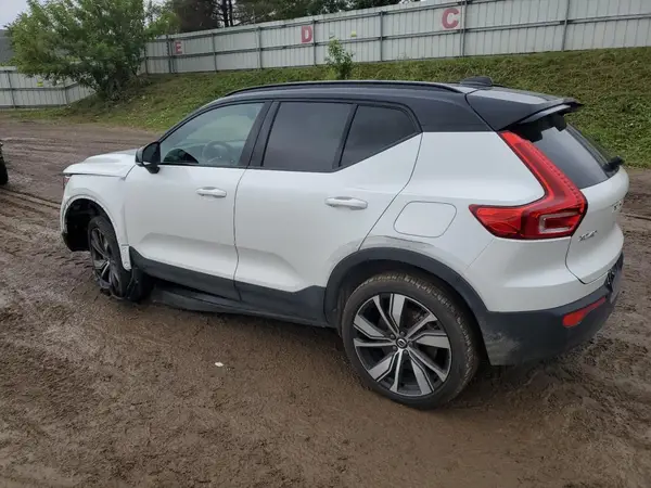 YV4ED3UR0M2528181 2021 VOLVO XC40 - Image 2