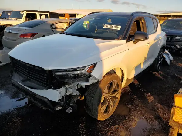 YV4ED3UR0M2576652 2021 VOLVO XC40 - Image 1