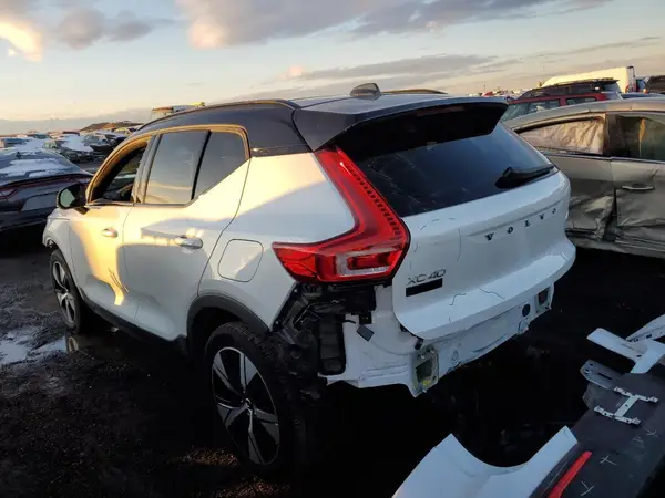 YV4ED3UR0M2576652 2021 VOLVO XC40 - Image 2