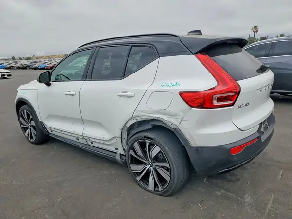 YV4ED3UR0N2654736 2022 VOLVO XC40 - Image 2