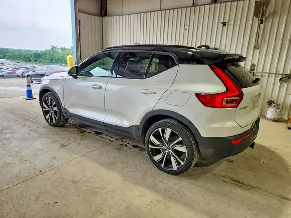 YV4ED3UR1M2558905 2021 VOLVO XC40 - Image 2